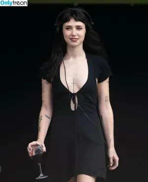 Clairo / Claire Cottrill nude photo #0214