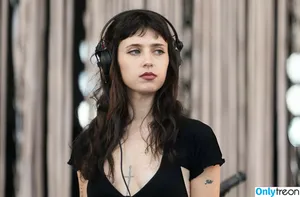 Clairo / Claire Cottrill nude photo #0221