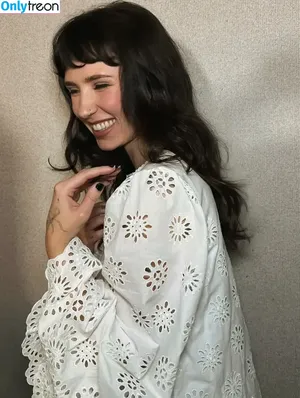 Clairo / Claire Cottrill nude photo #0237