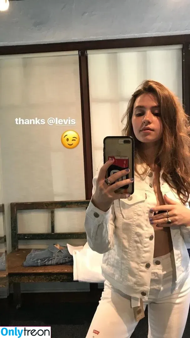 Clairo nude photo #0004 (Claire Cottrill)