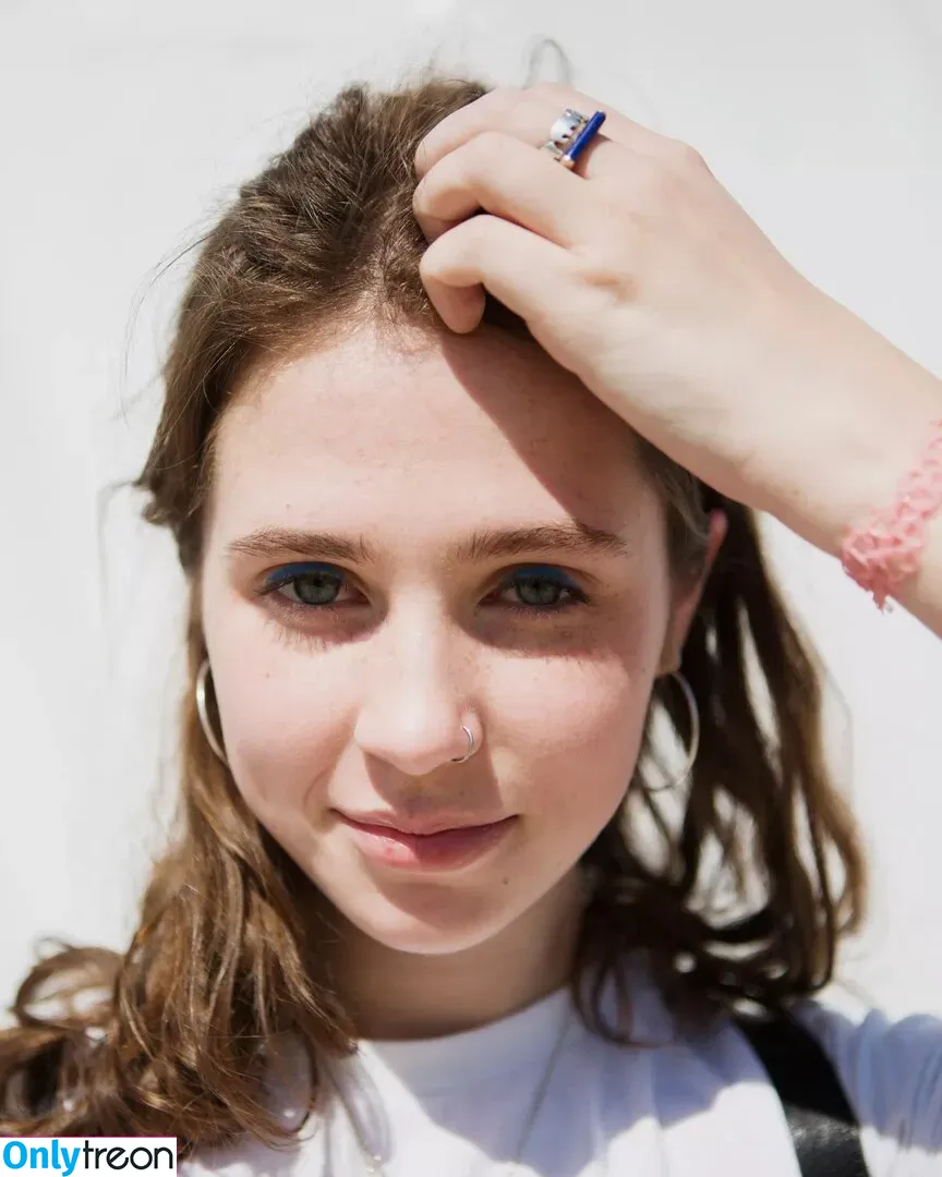 Clairo nude photo #0020 (Claire Cottrill)