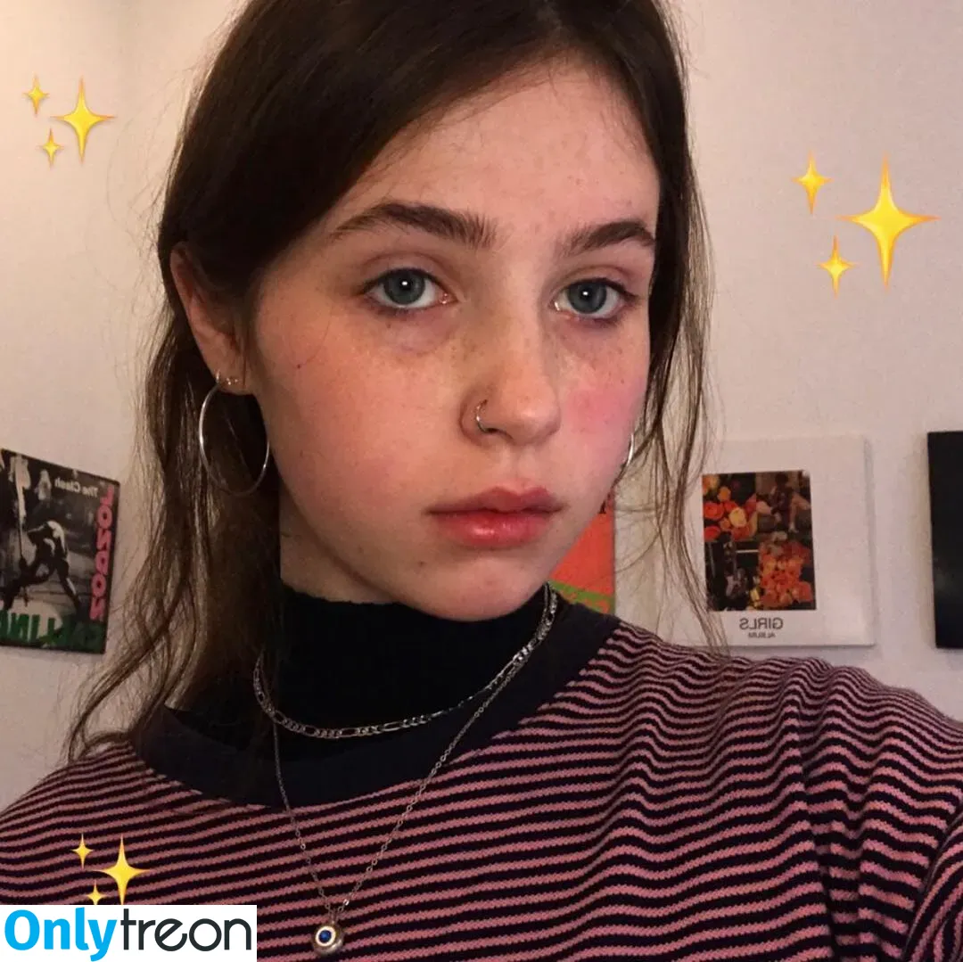 Clairo nude photo #0022 (Claire Cottrill)