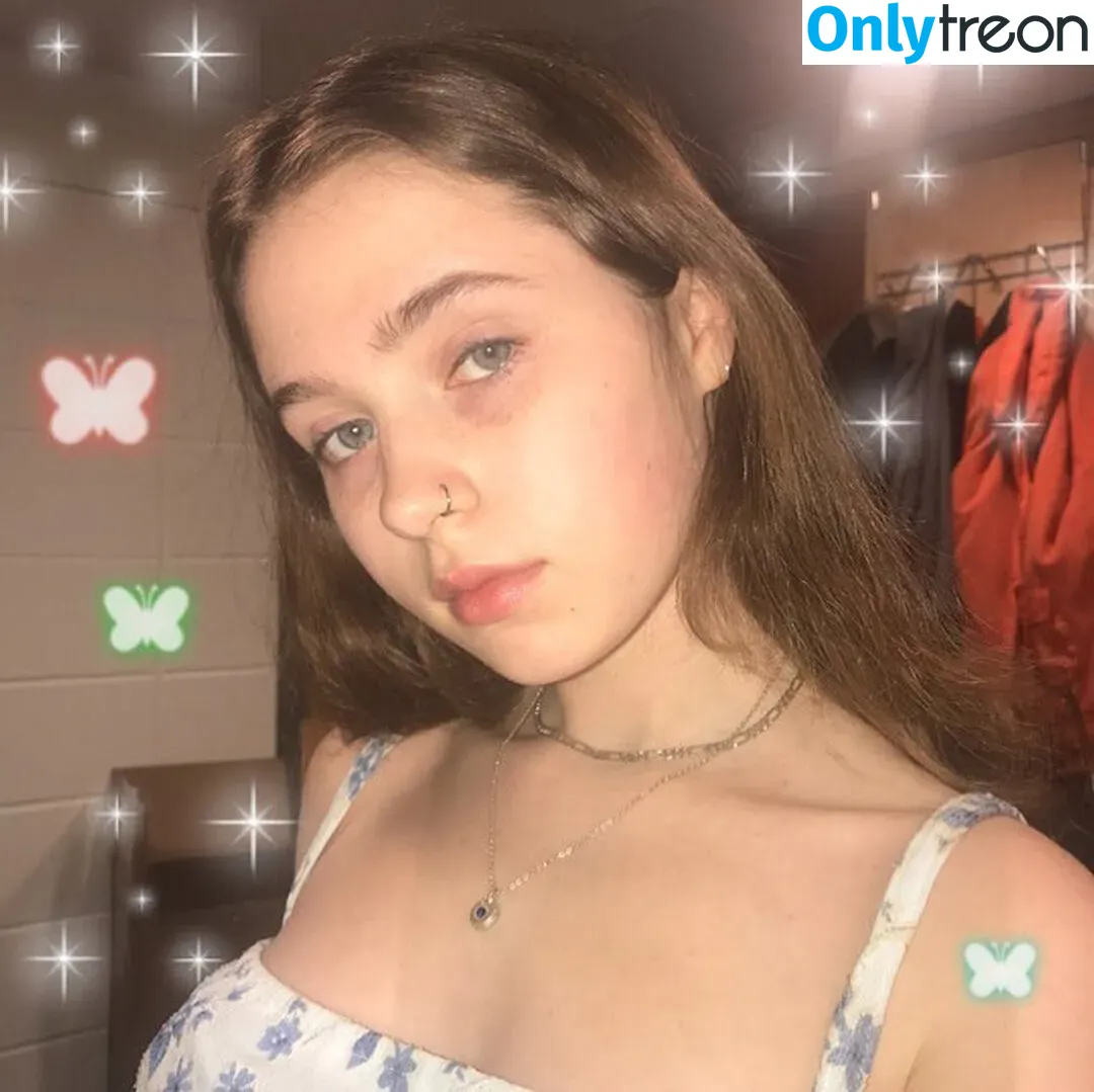 Clairo nude photo #0023 (Claire Cottrill)