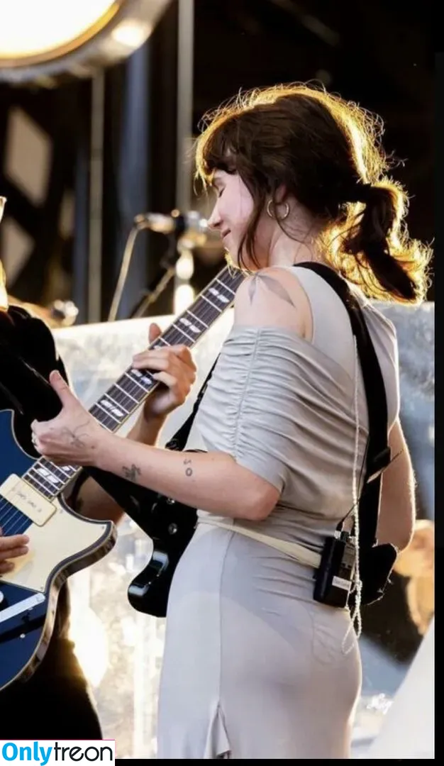 Clairo nude photo #0038 (Claire Cottrill)