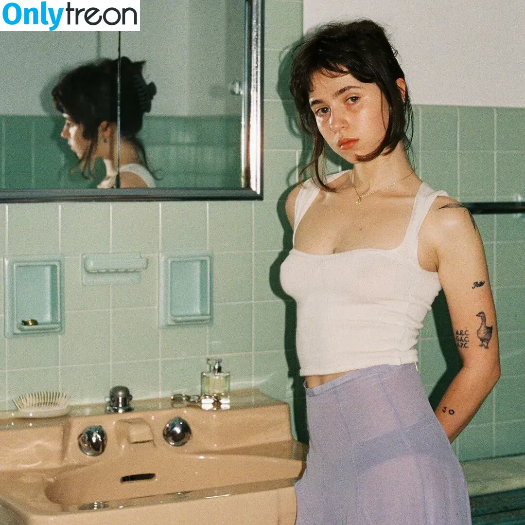 Clairo nude photo #0039 (Claire Cottrill)