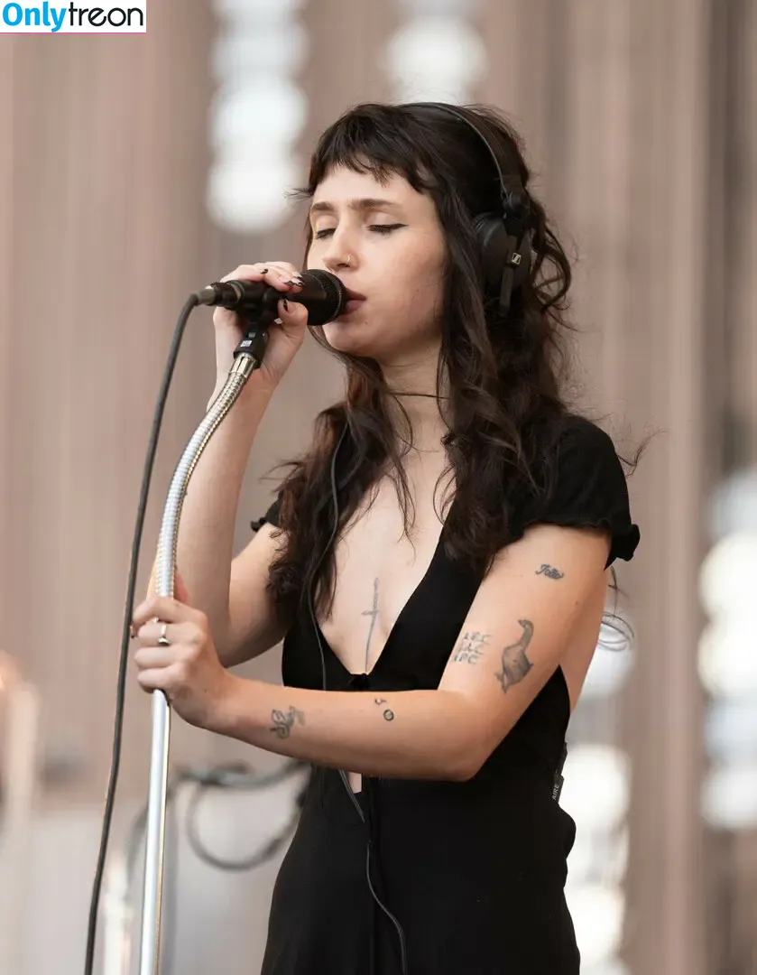 Clairo nude photo #0218 (Claire Cottrill)
