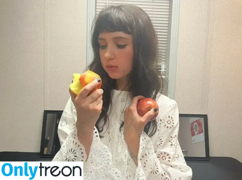 Clairo nude photo #0231 (Claire Cottrill)