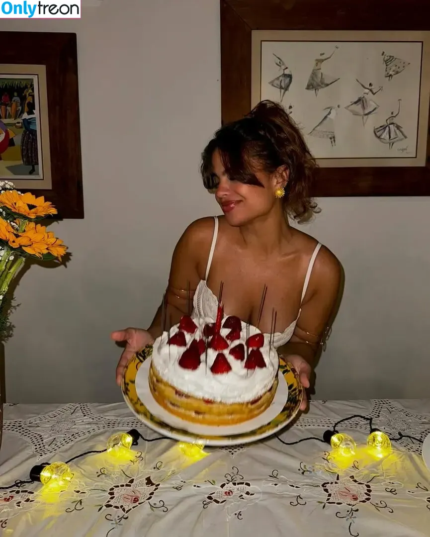 Clara Buarque nude photo #0022 (clara.buarque)