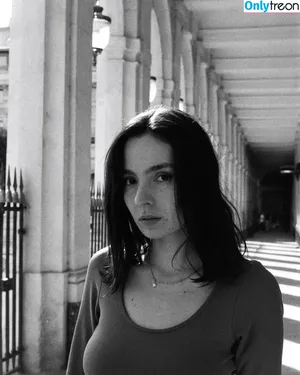 Clararunaway nude photo #0003