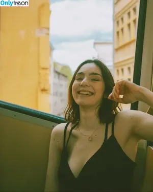 Clararunaway nude photo #0008