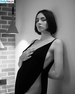 Clararunaway nude photo #0022