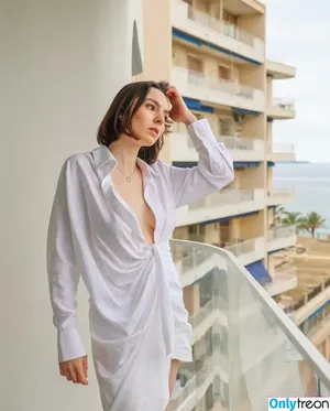 Clararunaway nude photo #0030