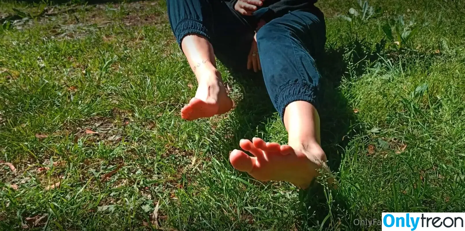 clarita.feet nude photo #0226 (visitsantaclarita)