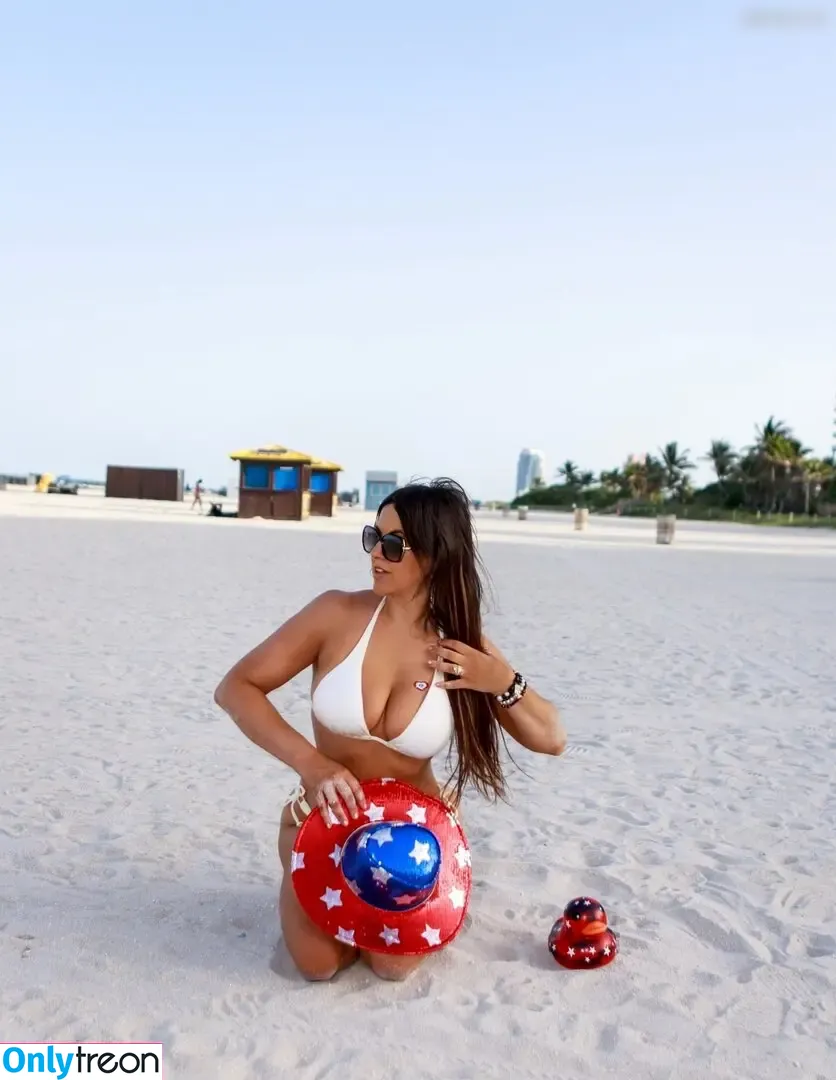 Claudia Romani nude photo #0451 (ClaudiaRomani / claudia_romani)