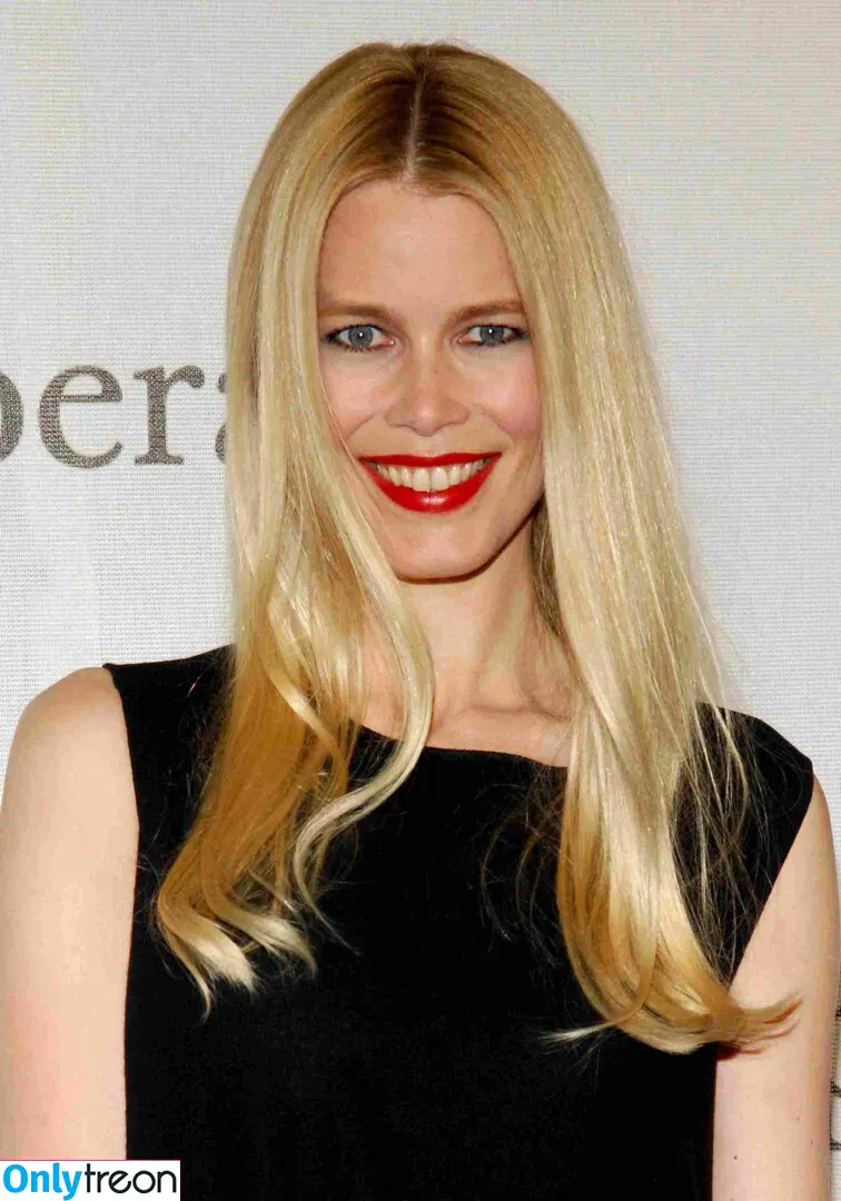 Claudia Schiffer nude photo #0027 (claudiaschiffer)