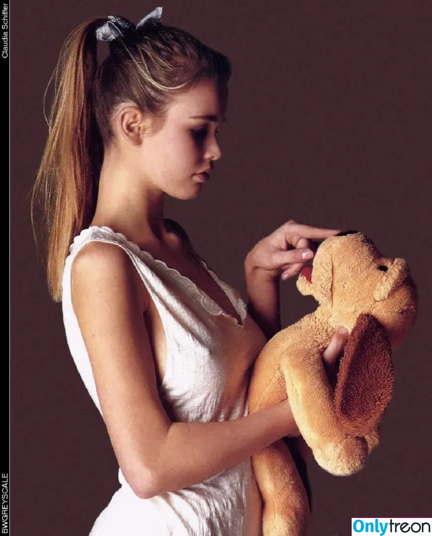 Claudia Schiffer nude photo #0045 (claudiaschiffer)