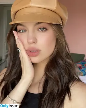 Claudia Sulewski / claudiasulewski nude photo #0014