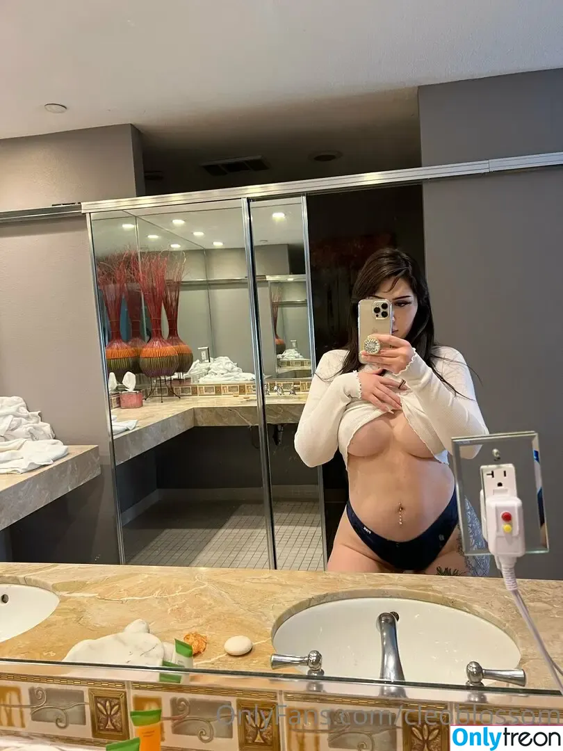 cleoblossom nude photo #0242 (cleoblossomTV / notcleoblossom)