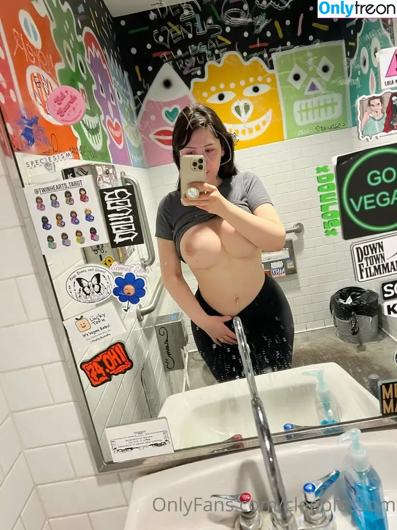 cleoblossom nude photo #0357 (cleoblossomTV / notcleoblossom)