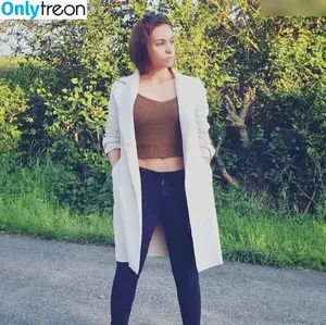 Clumsyyy_Baka nude photo #0002