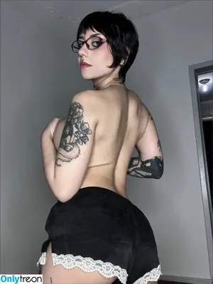 Cmiiu / Ellie nude photo #0012