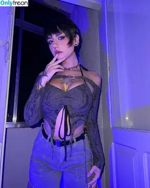Cmiiu / Ellie nude photo #0062