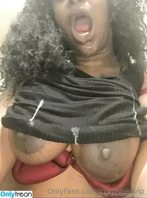 cocosheavip / cocoscaravan nude photo #0021