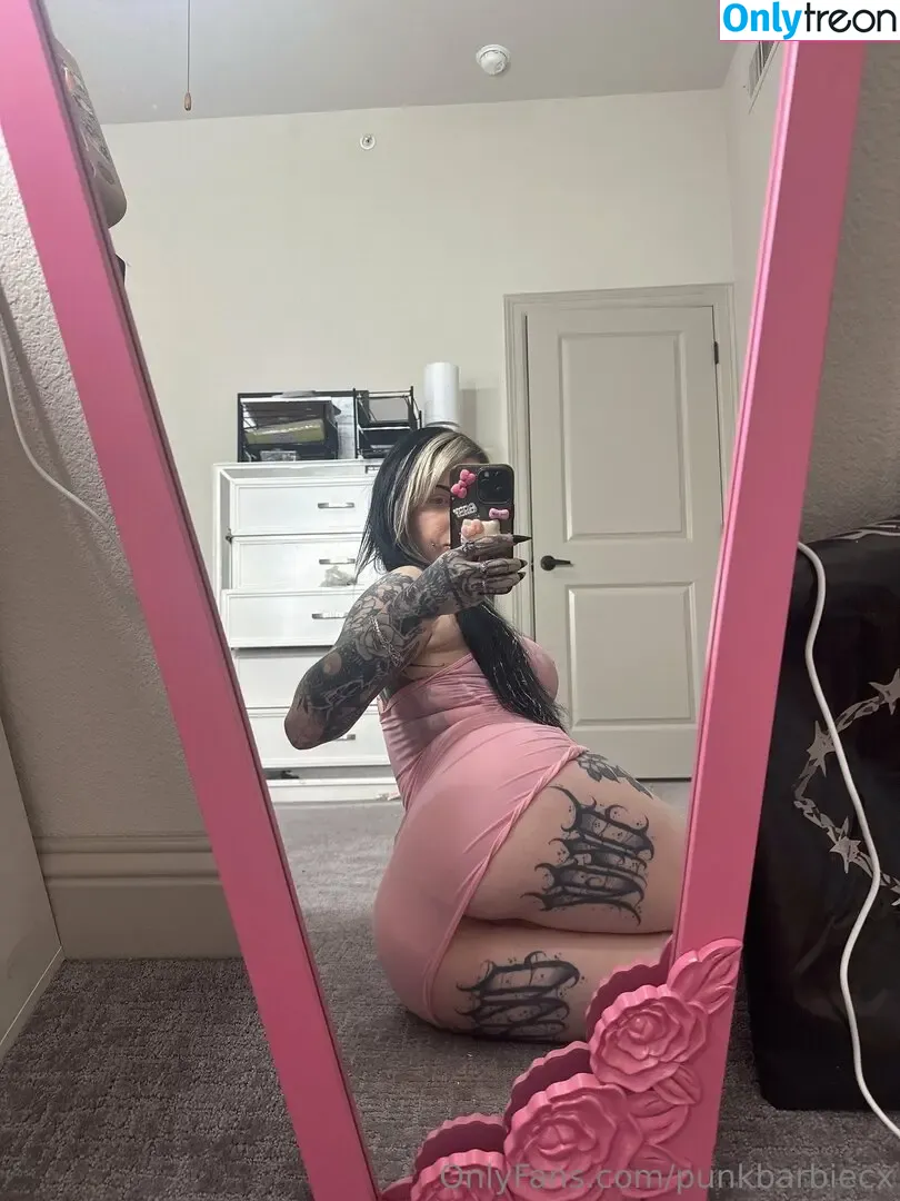 coffinshortyerikakay nude photo #0006 (coffinshorty)