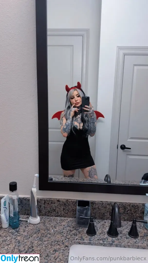 coffinshortyerikakay nude photo #0025 (coffinshorty)
