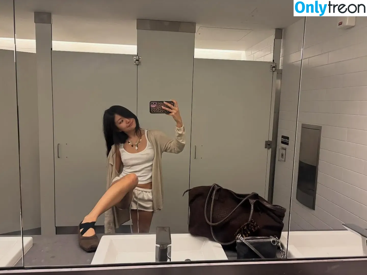 coldgravybaby nude photo #0050 (Nara Shin / coldgravy / narashins)