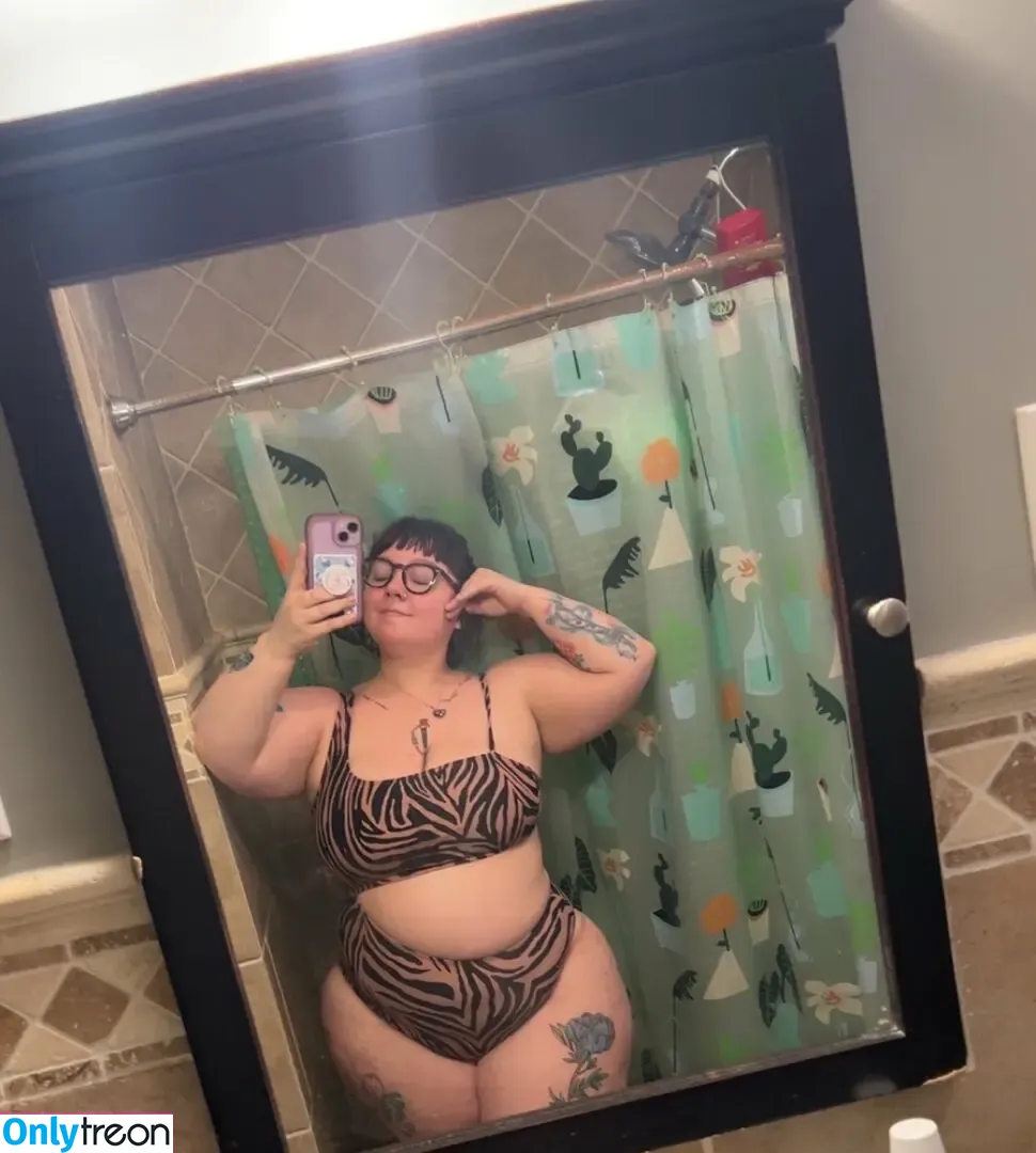 Comicbookdays nude photo #0058 (Pixar Mom Dump Truck Ass)