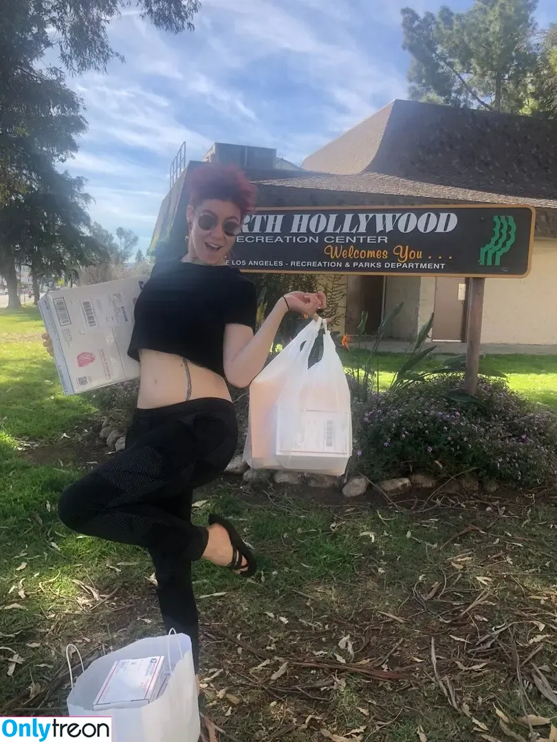 Comicbookgirl19 nude photo #0009 (DanikaXIX / pirateflagnislandgirl)