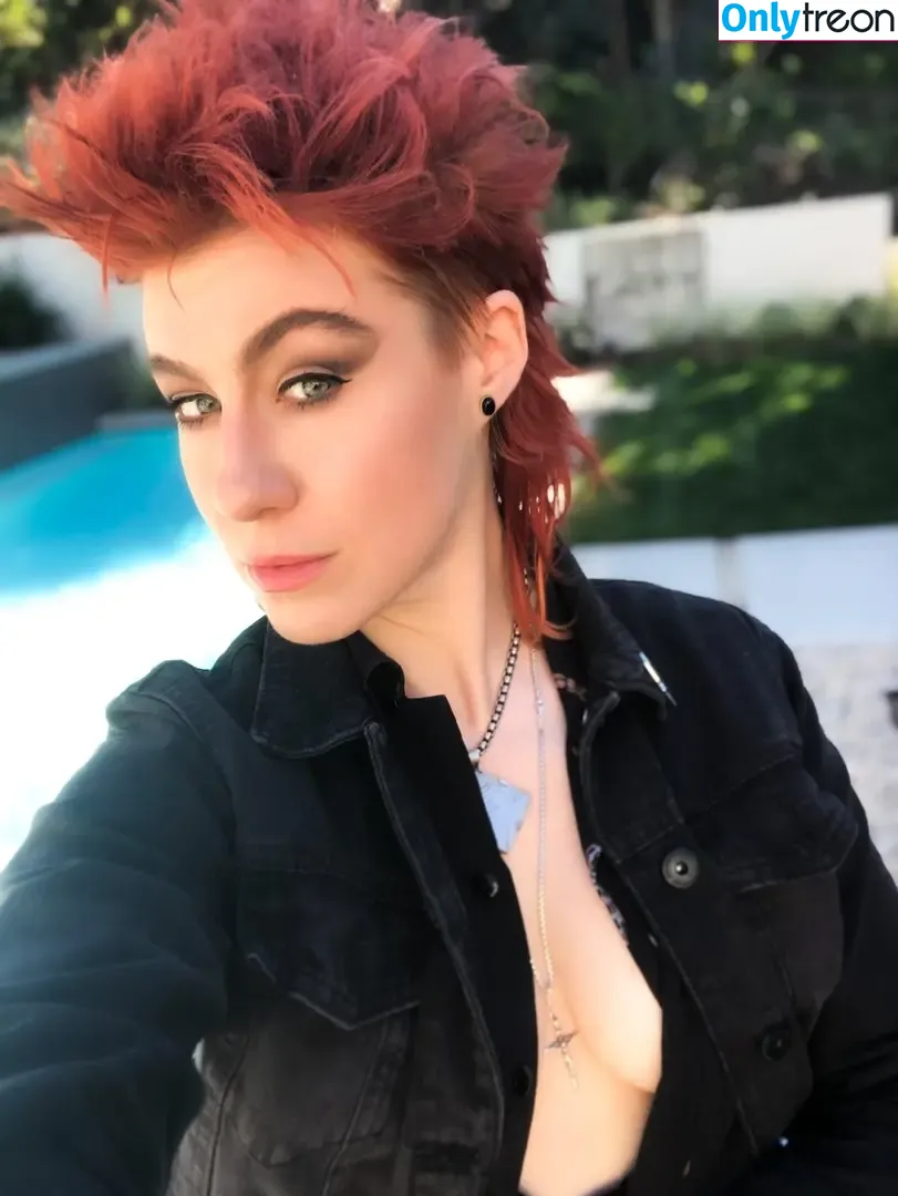 Comicbookgirl19 nude photo #0031 (DanikaXIX / pirateflagnislandgirl)