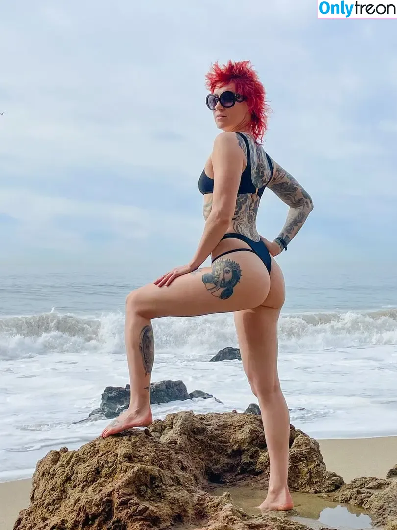 Comicbookgirl19 nude photo #0061 (DanikaXIX / pirateflagnislandgirl)