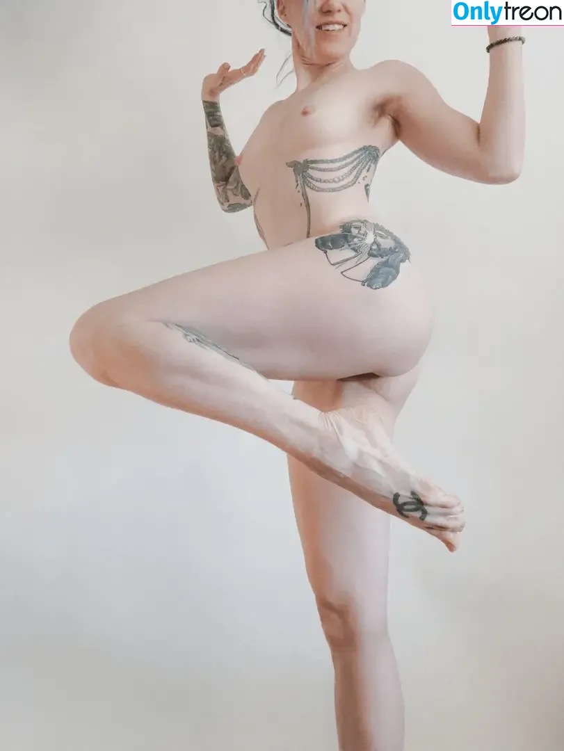 Comicbookgirl19 nude photo #0101 (DanikaXIX / pirateflagnislandgirl)
