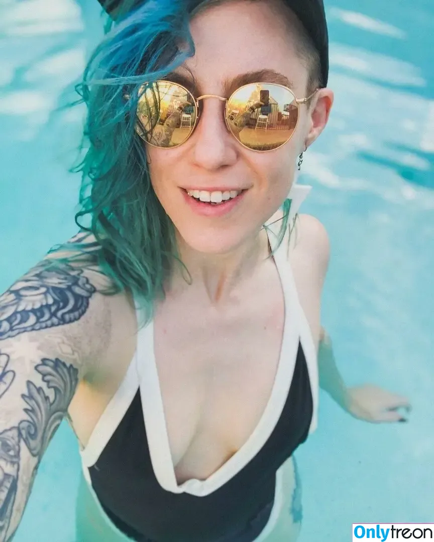 Comicbookgirl19 nude photo #0177 (DanikaXIX / pirateflagnislandgirl)