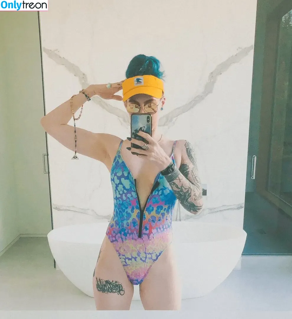 Comicbookgirl19 nude photo #0184 (DanikaXIX / pirateflagnislandgirl)