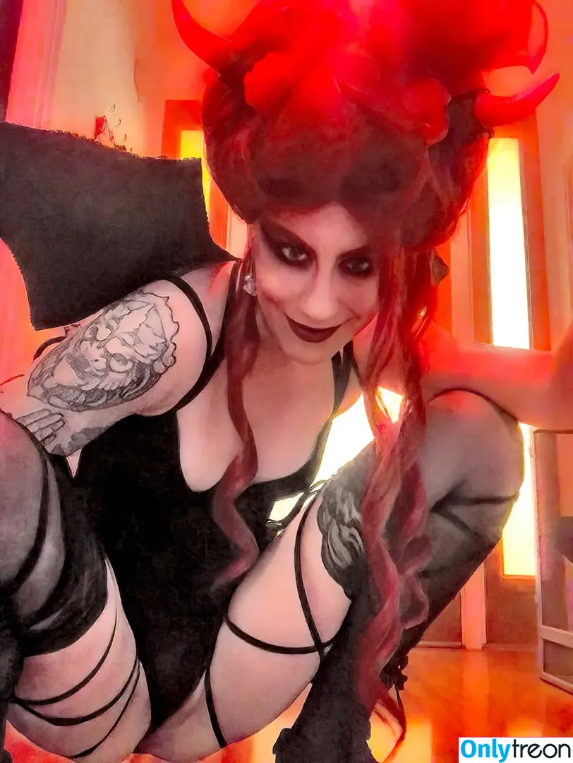 Comicbookgirl19 nude photo #0240 (DanikaXIX / pirateflagnislandgirl)