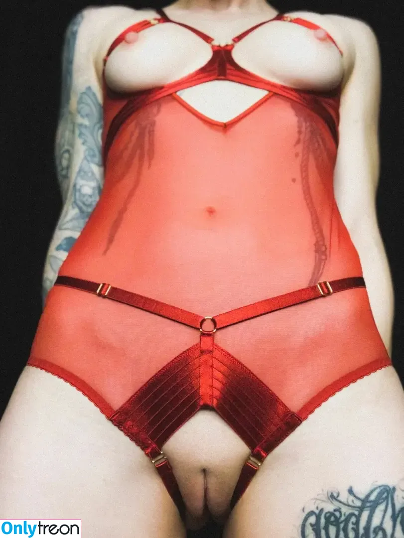 Comicbookgirl19 nude photo #0356 (DanikaXIX / pirateflagnislandgirl)