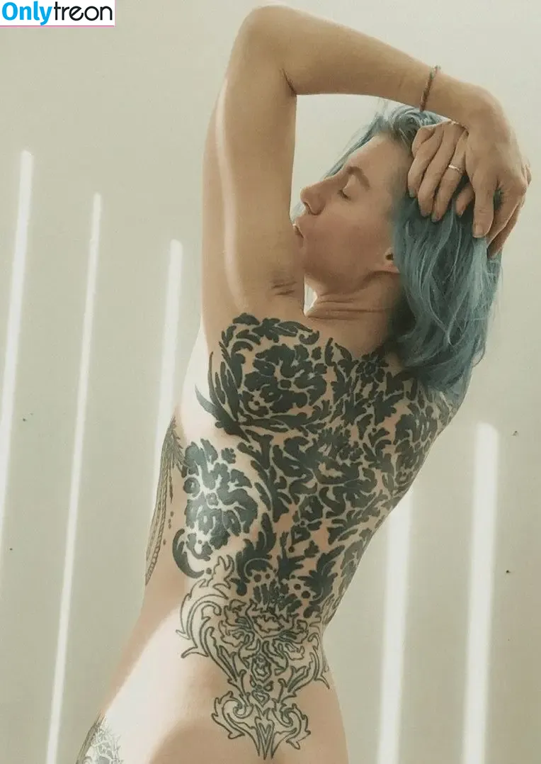 Comicbookgirl19 nude photo #0499 (DanikaXIX / pirateflagnislandgirl)