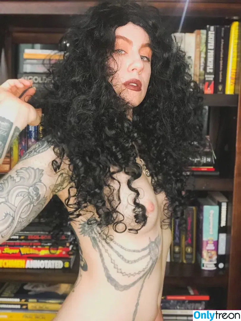 Comicbookgirl19 nude photo #0539 (DanikaXIX / pirateflagnislandgirl)