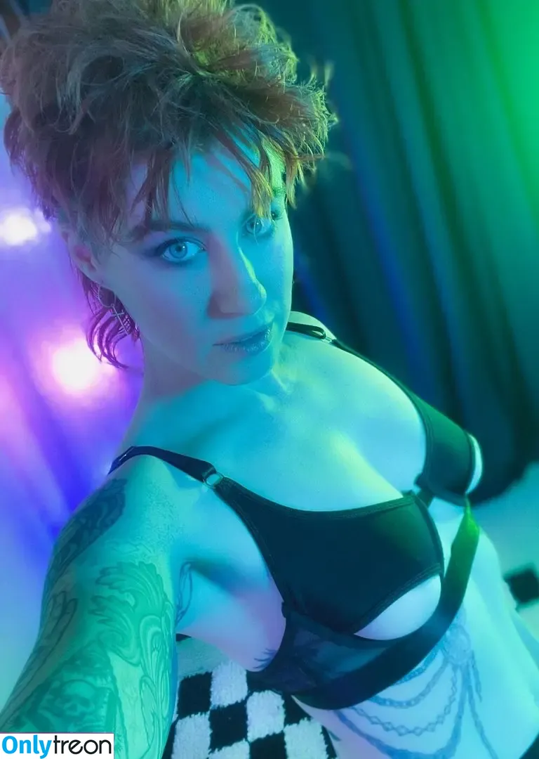 Comicbookgirl19 nude photo #0683 (DanikaXIX / pirateflagnislandgirl)