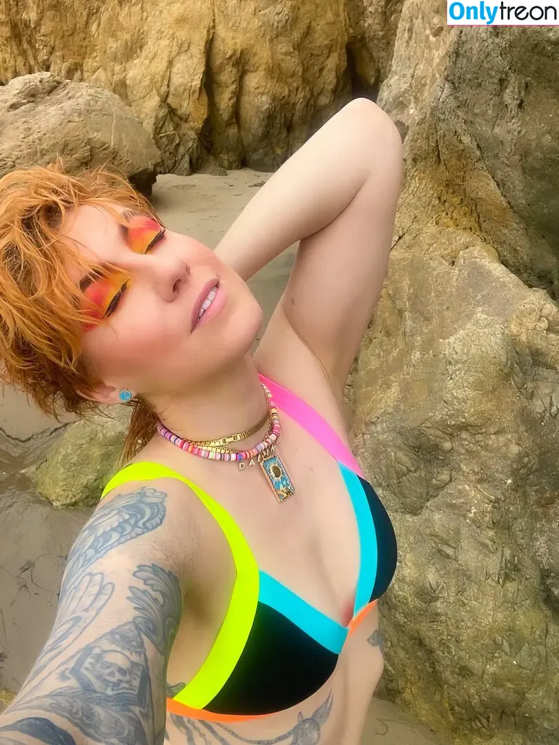 Comicbookgirl19 nude photo #0709 (DanikaXIX / pirateflagnislandgirl)