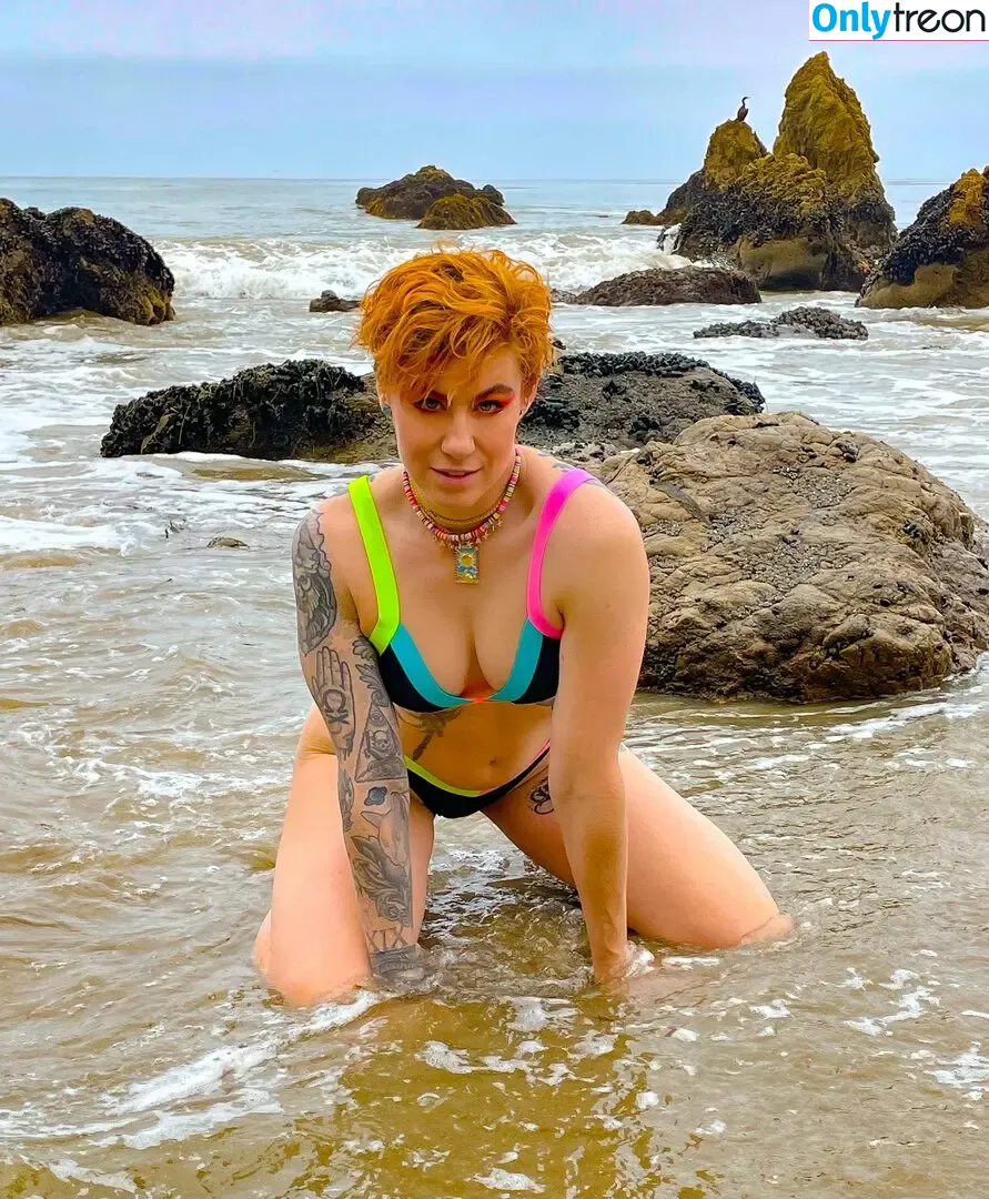 Comicbookgirl19 nude photo #0714 (DanikaXIX / pirateflagnislandgirl)