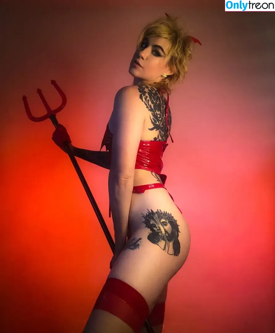 Comicbookgirl19 nude photo #0736 (DanikaXIX / pirateflagnislandgirl)