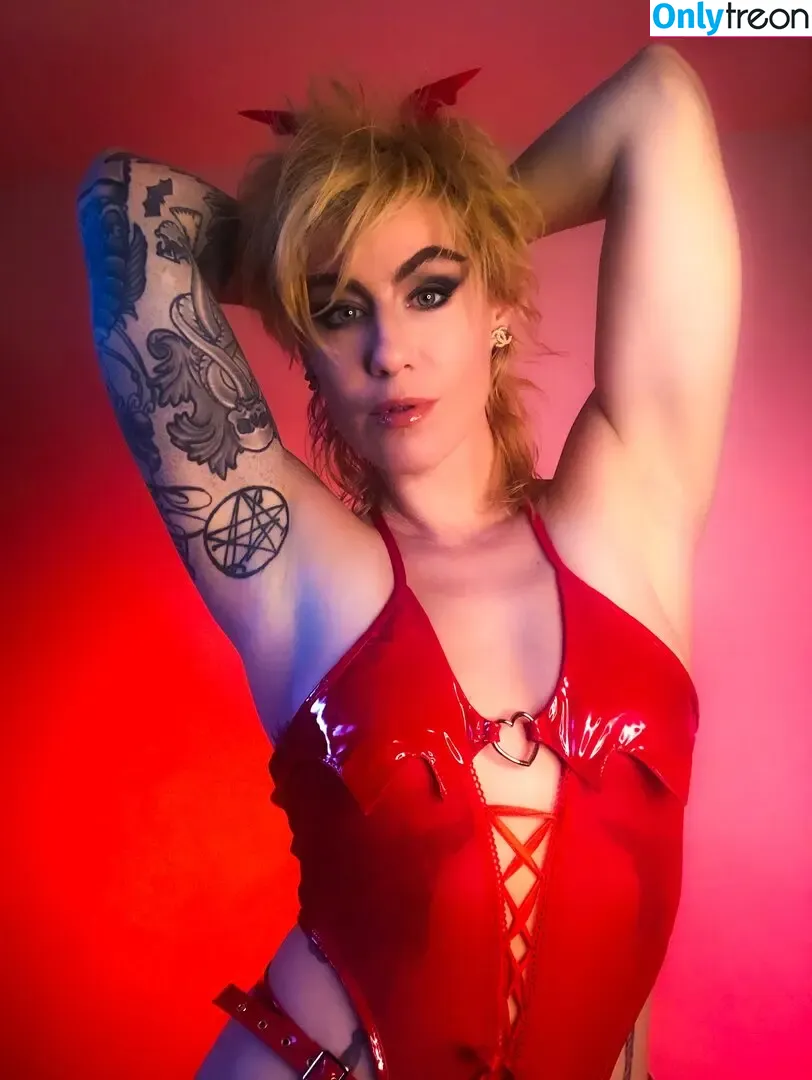 Comicbookgirl19 nude photo #0739 (DanikaXIX / pirateflagnislandgirl)