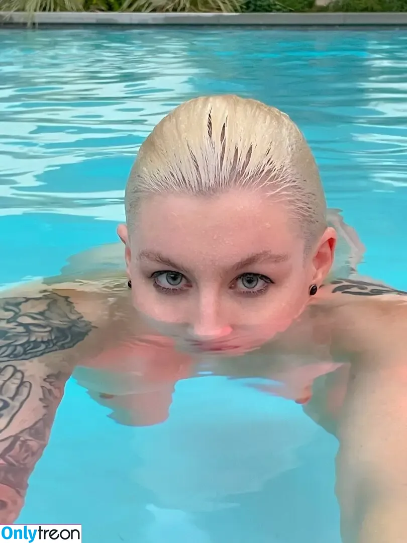 Comicbookgirl19 nude photo #0760 (DanikaXIX / pirateflagnislandgirl)