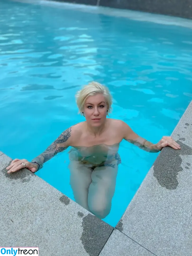 Comicbookgirl19 nude photo #0765 (DanikaXIX / pirateflagnislandgirl)