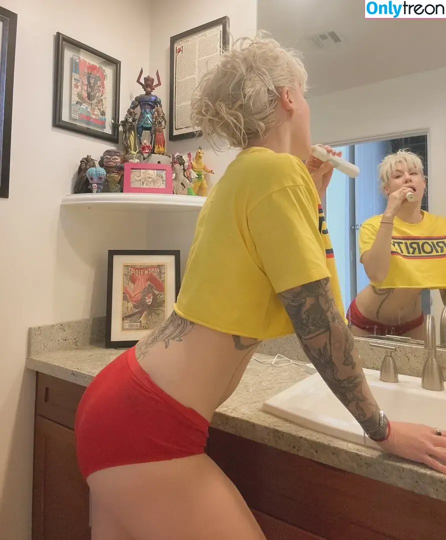 Comicbookgirl19 nude photo #0800 (DanikaXIX / pirateflagnislandgirl)