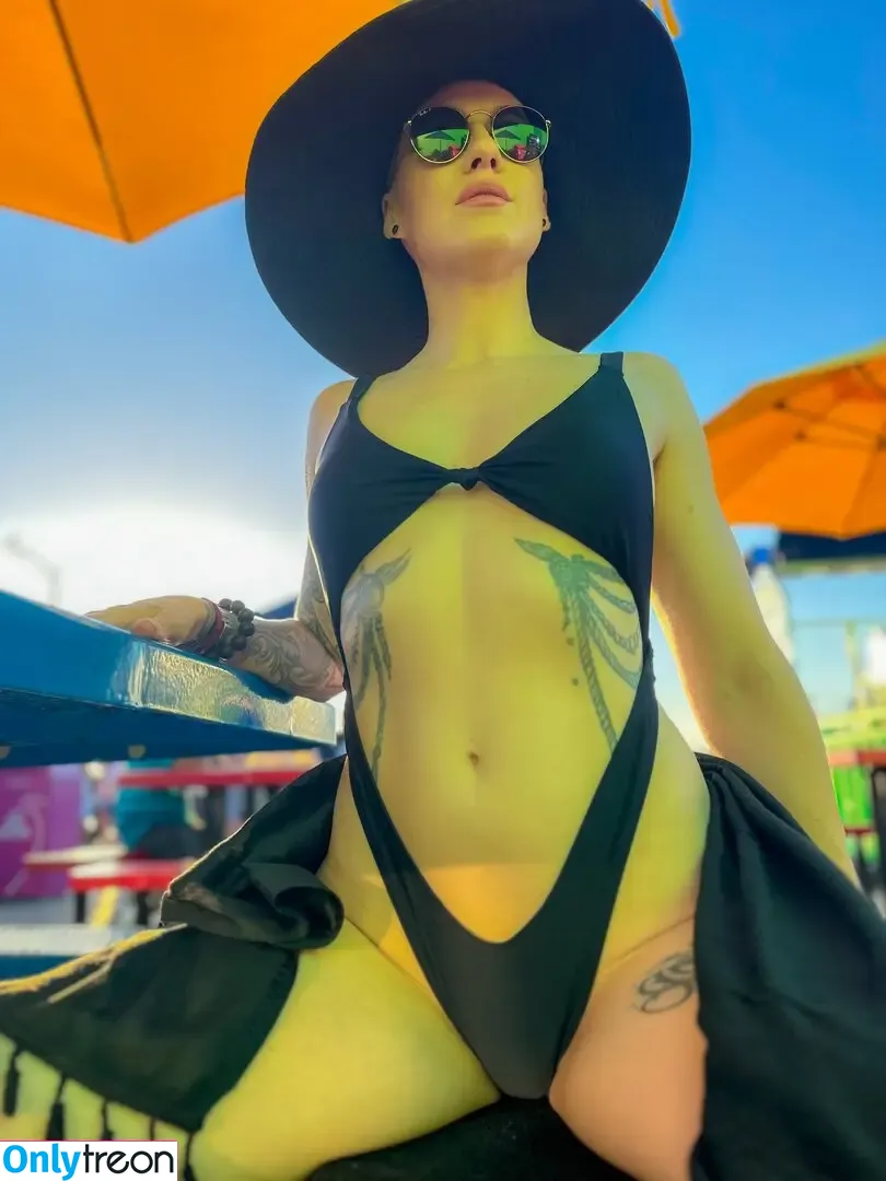 Comicbookgirl19 nude photo #0963 (DanikaXIX / pirateflagnislandgirl)